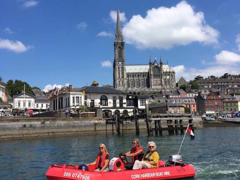 a small boat in a body of water